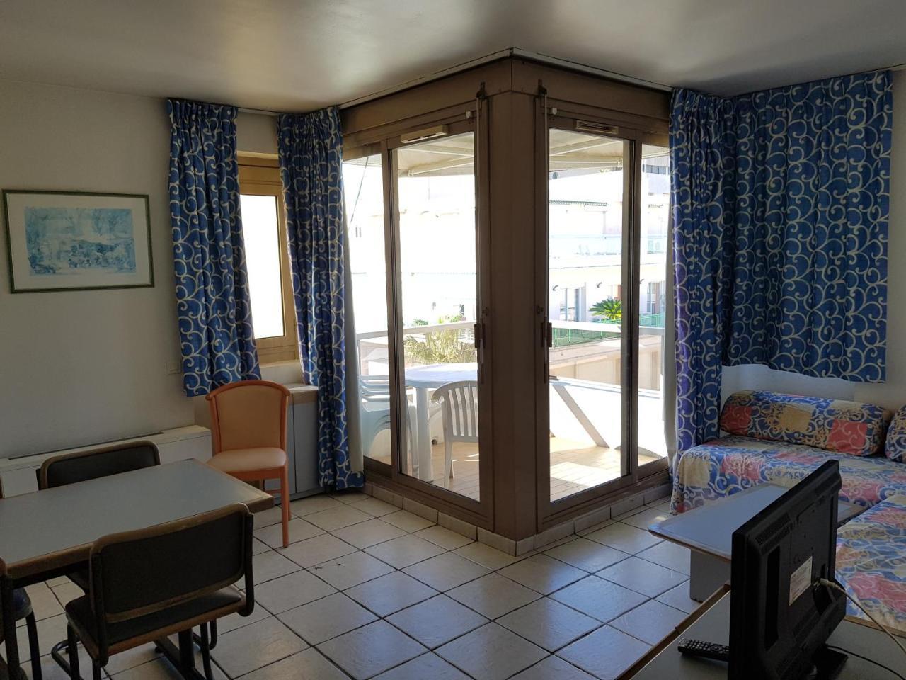 Residence Couleurs Soleil, Juan Les Pins อองทีบส์ ภายนอก รูปภาพ